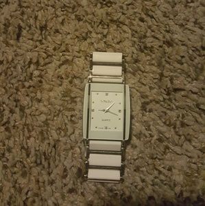 5/$20White watch